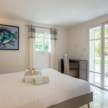 Charming Villa With Garden & Sea Breeze Antibes Getaway Appartement Antibes