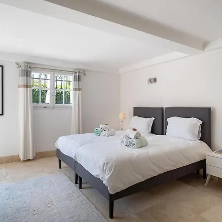 Charming Villa With Garden & Sea Breeze Antibes Getaway Appartement