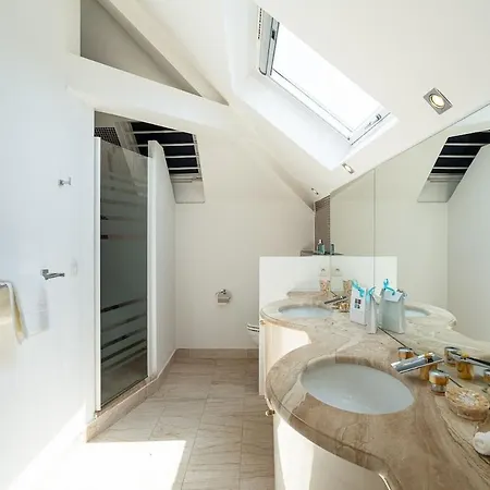 Charming Villa With Garden & Sea Breeze Antibes Getaway Appartement